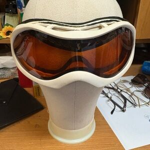 White Ski & Snowboard Goggles with Amber Lens
